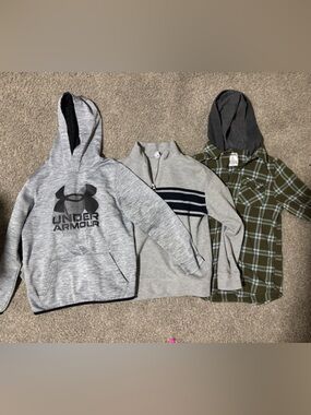 Under Armour Light Gray Pullover Hoodie with Black Logo